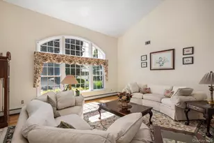 26 Quaker Ln, Farmingdale, NY 11735 - Photo 9
