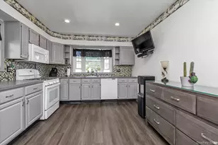 206 Arlington St, Mineola, NY 11501 - Photo 5