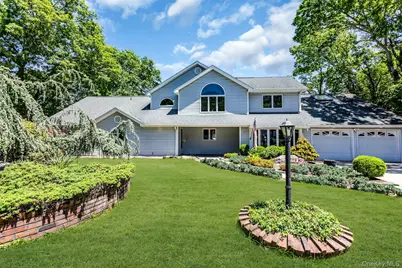 23 Campus Lane, Ronkonkoma, NY 11779 - Photo 3