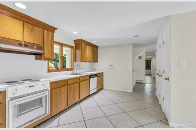 23 Campus Lane, Ronkonkoma, NY 11779 - Photo 9