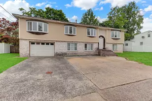 41 Fremont St, Lindenhurst, NY 11757 - Photo 3