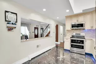 129 Gleeland St, Deer Park, NY 11729 - Photo 9