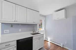 612 Blue Point Rd, Holtsville, NY 11742 - Photo 9