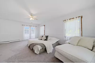 612 Blue Point Road, Holtsville, NY 11742 - Photo 15