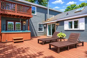 612 Blue Point Rd, Holtsville, NY 11742 - Photo 35