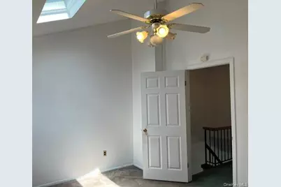 52 Houston Lane, New York, NY 10302 - Photo 11