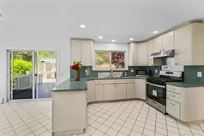 126 Bagatelle Road, Melville, NY 11747 - Photo 19