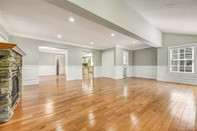 20 Woods Place, Rockville Centre, NY 11570 - Photo 9