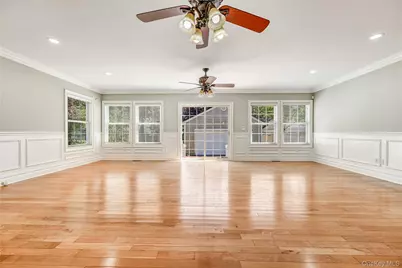 20 Woods Place, Rockville Centre, NY 11570 - Photo 15