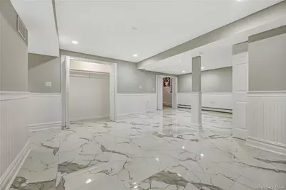 20 Woods Place, Rockville Centre, NY 11570 - Photo 33