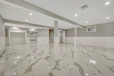 20 Woods Place, Rockville Centre, NY 11570 - Photo 31