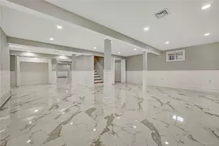 20 Woods Pl, Rockville Centre, NY 11570 - Photo 31