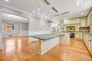 20 Woods Pl, Rockville Centre, NY 11570 - Photo 13