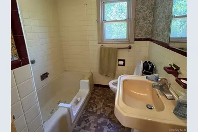 253 Eagle Avenue, West Hempstead, NY 11552 - Photo 9