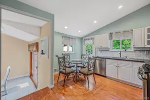 43 Dale Ln, Smithtown, NY 11787 - Photo 5