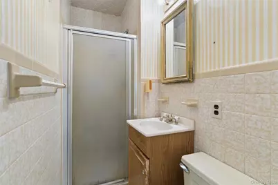 602 Syracuse Avenue, Massapequa, NY 11758 - Photo 13