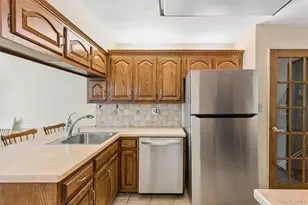 602 Syracuse Ave, Massapequa, NY 11758 - Photo 5