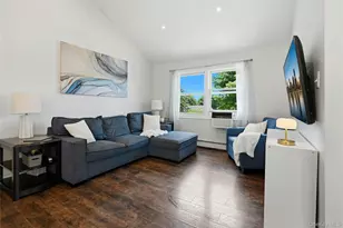 30 Mercury Ave, Patchogue, NY 11772 - Photo 5