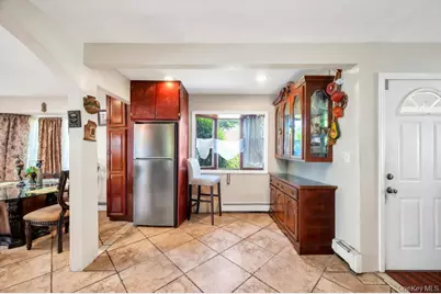 156 Shelter Lane, Levittown, NY 11756 - Photo 5