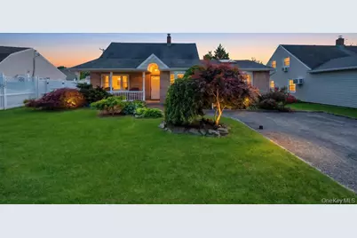 156 Shelter Lane, Levittown, NY 11756 - Photo 1