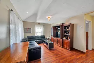 156 Shelter Ln, Levittown, NY 11756 - Photo 7