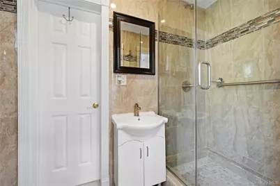 2890 Clubhouse Road, Merrick, NY 11566 - Photo 15