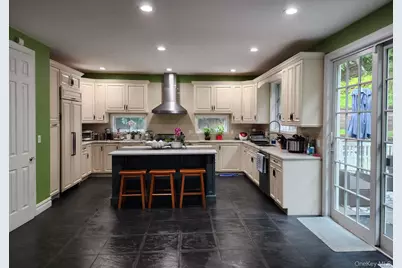 1259 N Country Road, Stony Brook, NY 11790 - Photo 25