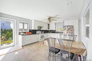 253 Devonshire Dr, New Hyde Park, NY 11040 - Photo 7