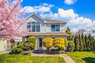 253 Devonshire Dr, New Hyde Park, NY 11040 - Photo 1