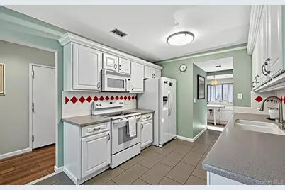 86 Hidden Ponds Circle, Smithtown, NY 11787 - Photo 13