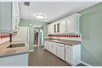 86 Hidden Ponds Circle, Smithtown, NY 11787 - Photo 11