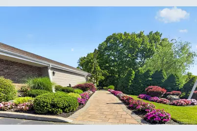 86 Hidden Ponds Circle, Smithtown, NY 11787 - Photo 29