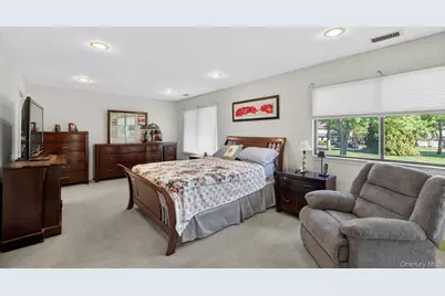 86 Hidden Ponds Circle, Smithtown, NY 11787 - Photo 17