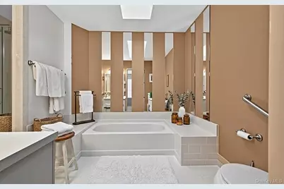 86 Hidden Ponds Circle, Smithtown, NY 11787 - Photo 19