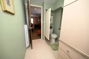 1006 Glen Dr, Franklin Square, NY 11010 - Photo 19