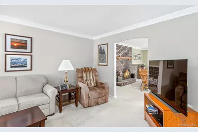 29 Beaumont Lane, Lake Grove, NY 11755 - Photo 7