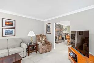 29 Beaumont Ln, Lake Grove, NY 11755 - Photo 7
