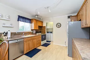 29 Beaumont Ln, Lake Grove, NY 11755 - Photo 13