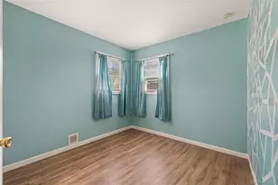 70 E Lakeland St, Bay Shore, NY 11706 - Photo 9