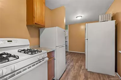 70 E Lakeland Street, Bay Shore, NY 11706 - Photo 5