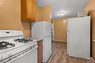 70 E Lakeland St, Bay Shore, NY 11706 - Photo 5