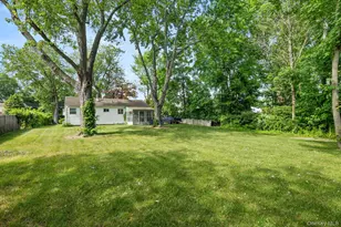 70 E Lakeland St, Bay Shore, NY 11706 - Photo 11