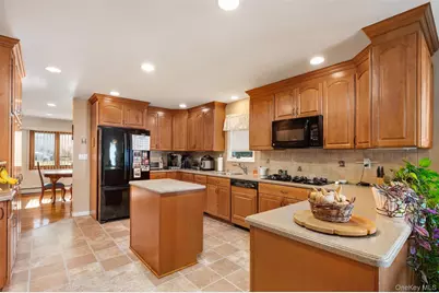 7 Briarcliff Drive, Merrick, NY 11566 - Photo 13