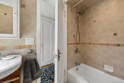 131 Floral Parkway, Floral Park, NY 11001 - Photo 19