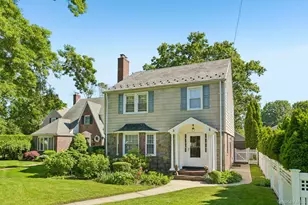 131 Floral Pkwy, Floral Park, NY 11001 - Photo 3