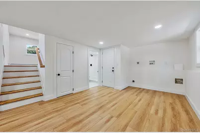 928 Manor Lane, Bay Shore, NY 11706 - Photo 15