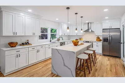 928 Manor Lane, Bay Shore, NY 11706 - Photo 5