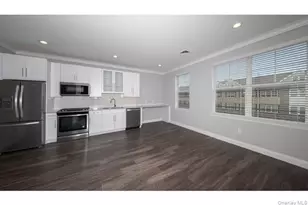 40 Elizabeth St, Farmingdale, NY 11735 - Photo 3