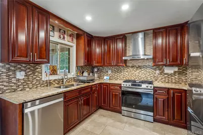 7631 264th Street, New Hyde Park, NY 11004 - Photo 11