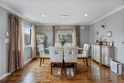 7631 264th Street, New Hyde Park, NY 11004 - Photo 5